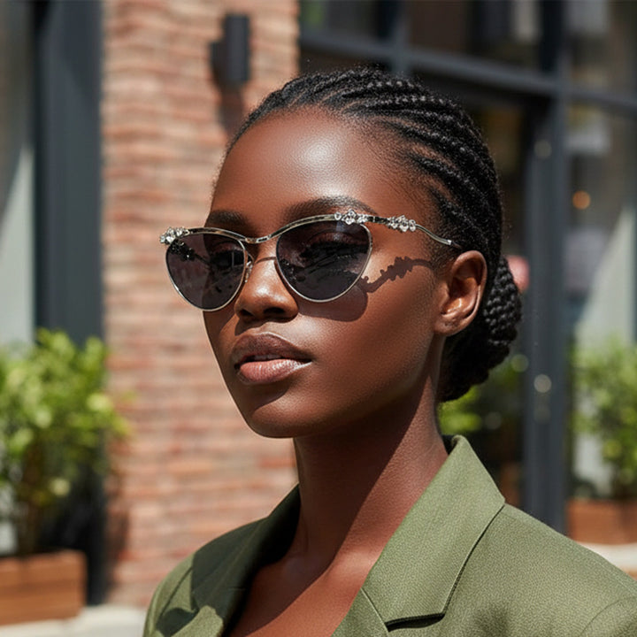 Dame Designer-solbrille med glitrende detaljer Skanto