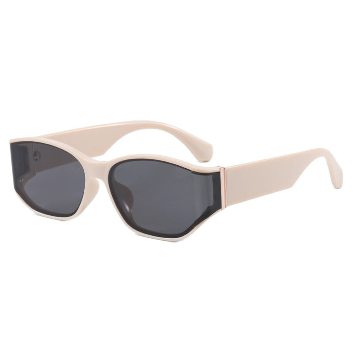 Dame moteriktig solbrille med iøynefallende design Skanto