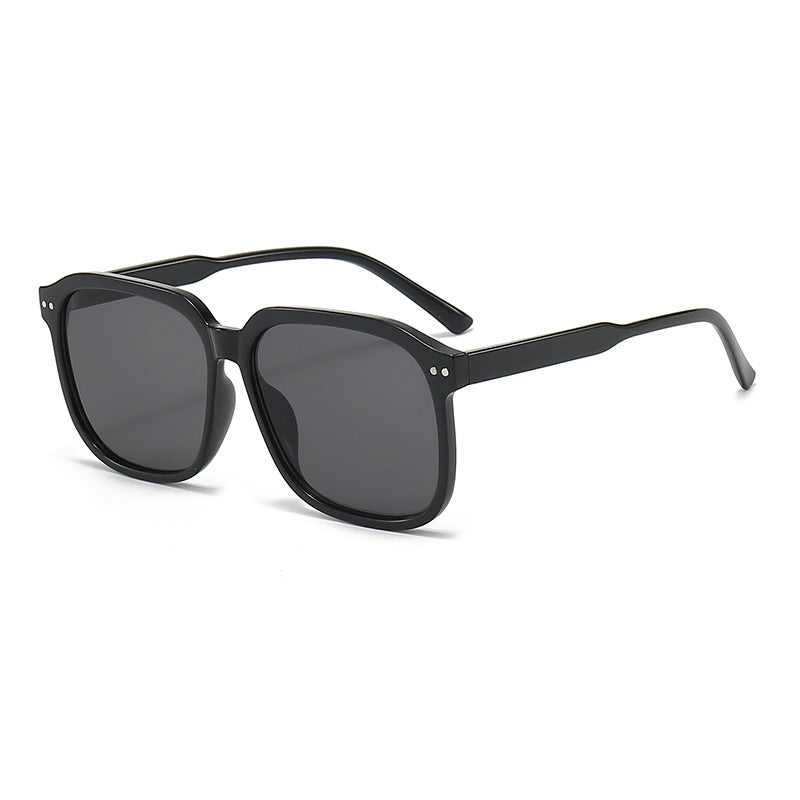 Dame Kvadratisk Solbrille med robust ramme og UV-beskyttelse Skanto
