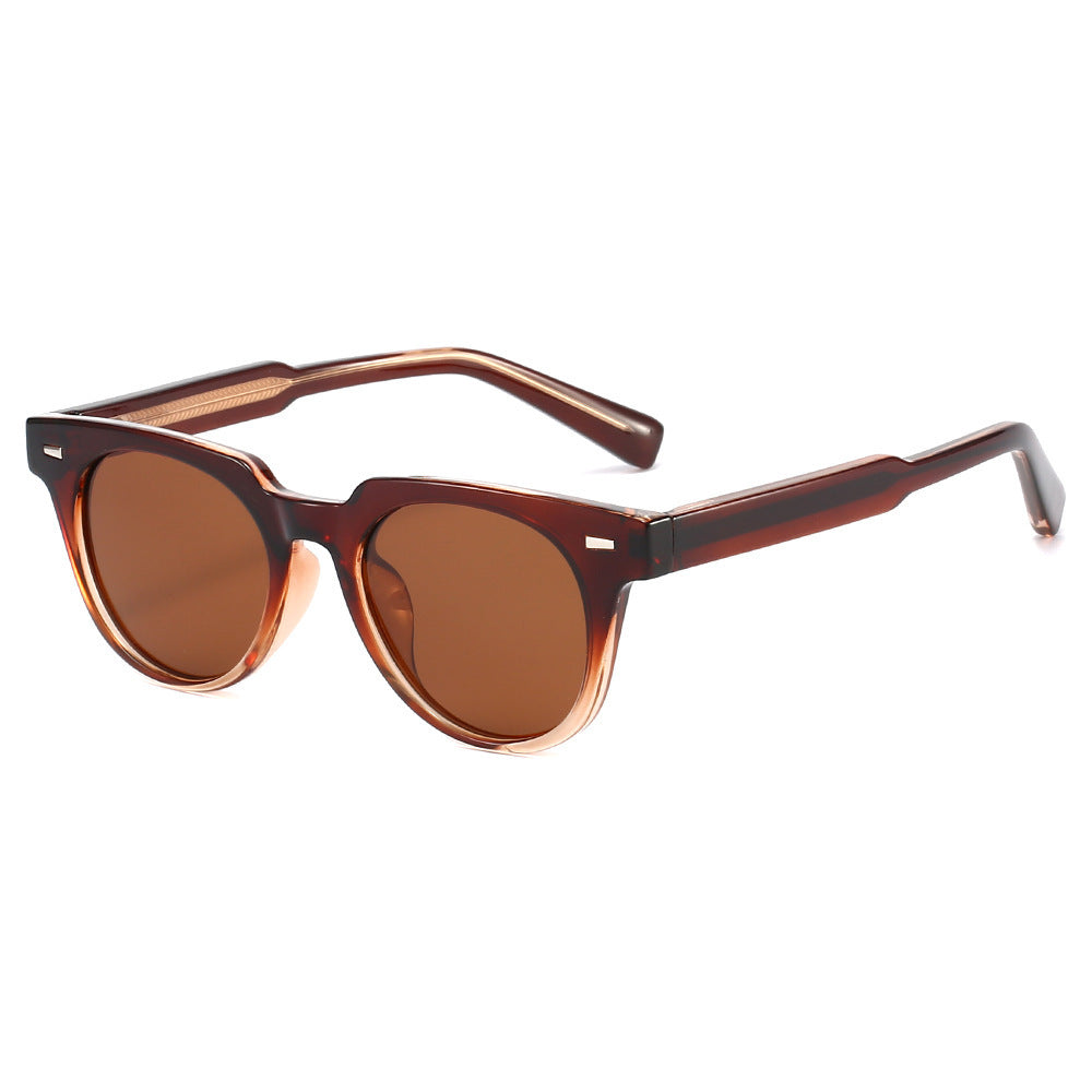 Dame moteriktig solbrille i elegant retro-design Skanto