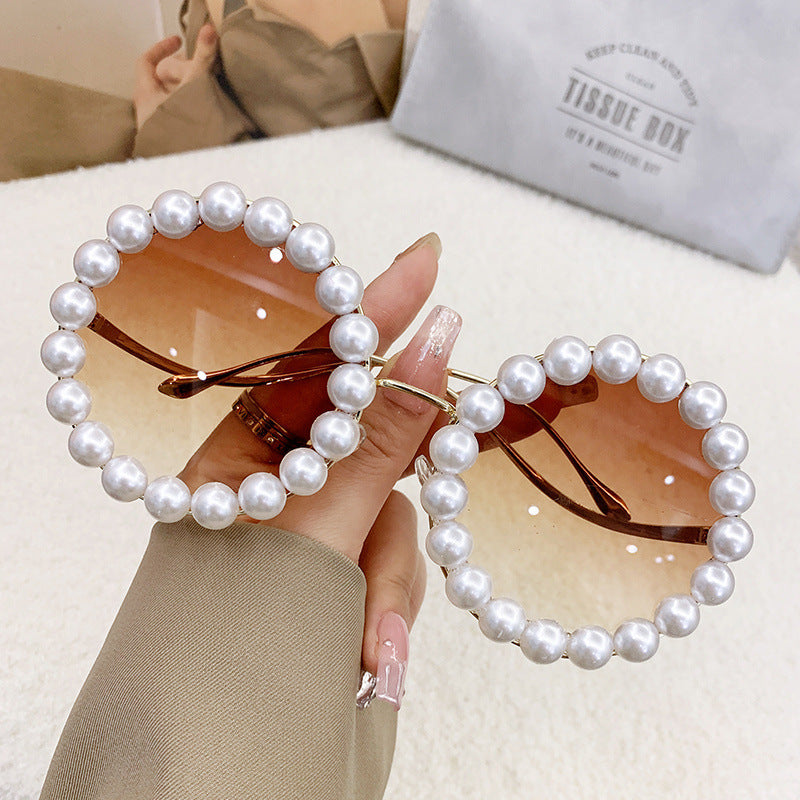 Dame designer-solbrille med perlebesatt ramme Skanto