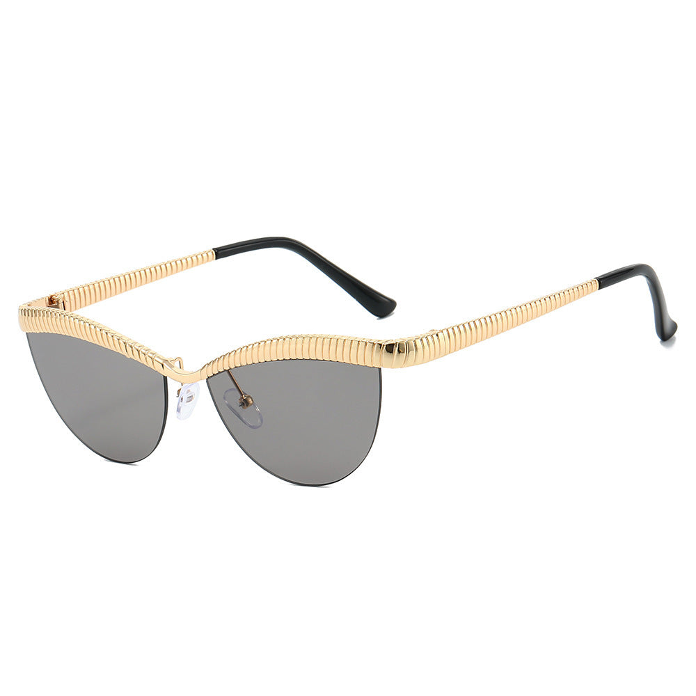 Dame Designer solbrille med unikt, bølget ramme Skanto