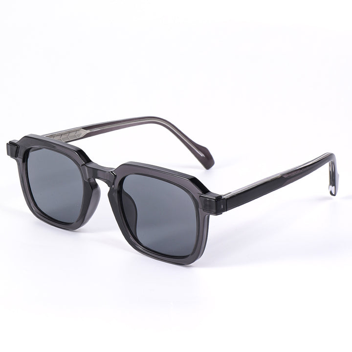 Dame moteriktig solbrille i elegant, kantet design Skanto