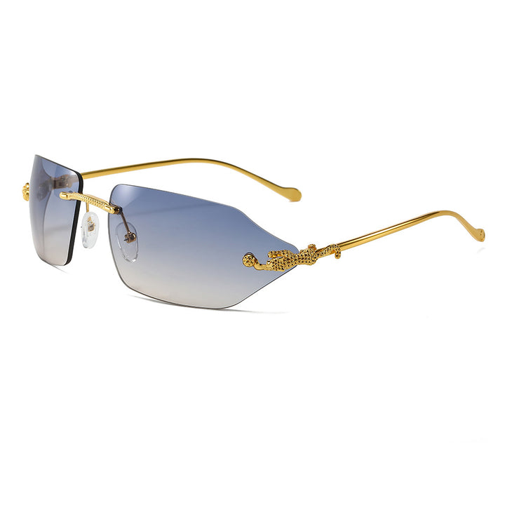 Dame Motefull solbrille med elegant ramme og eksklusive detaljer Skanto