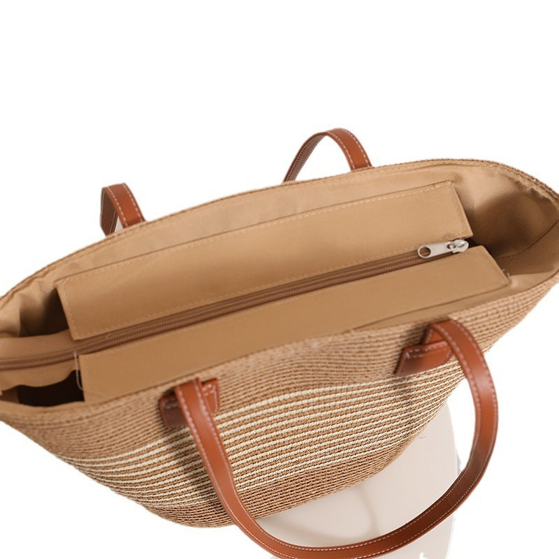 Elegant Bast- skulderveske med stripete design Skanto