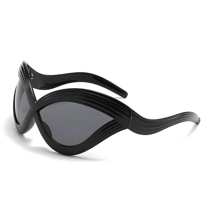 Dame ekstraordinær solbrille med buet design Skanto