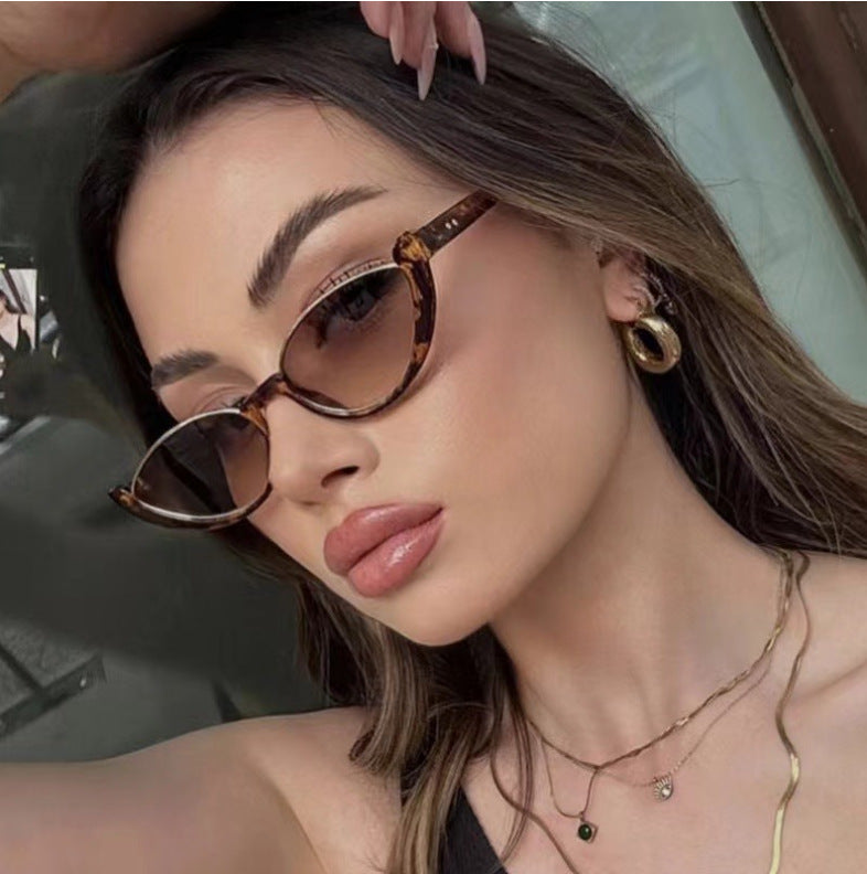 Dame Cat-Eye solbriller med diskret ramme og polarisert glass Skanto