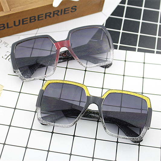 Dame ekstravagant kvadratisk solbrille med unikt design Skanto
