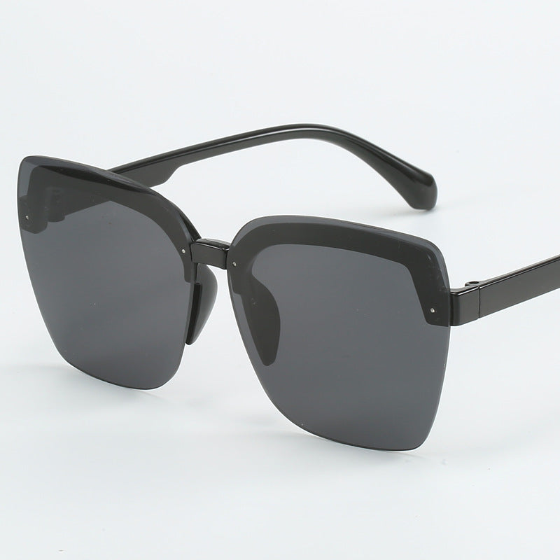 Dame moteriktig Shield-solbrille med moderne, kvadratisk design Skanto