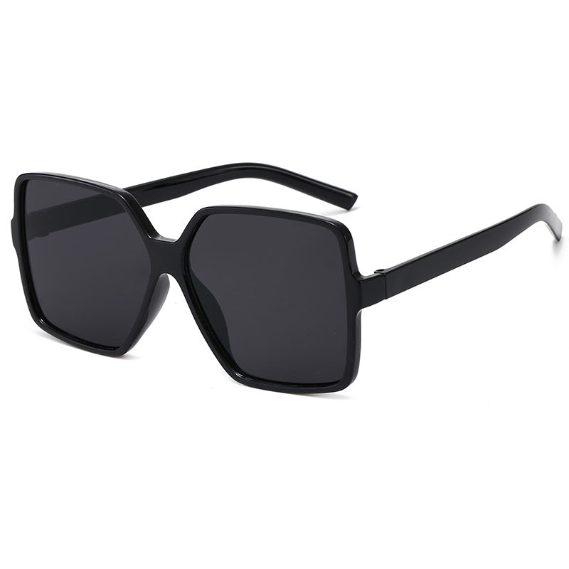 Dame oversized kvadratisk solbrille med elegant ramme Skanto