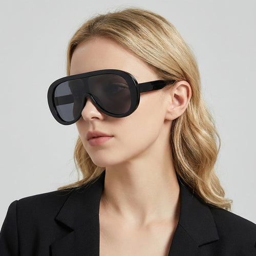 Dame moteriktig solbrille med bred ramme Skanto