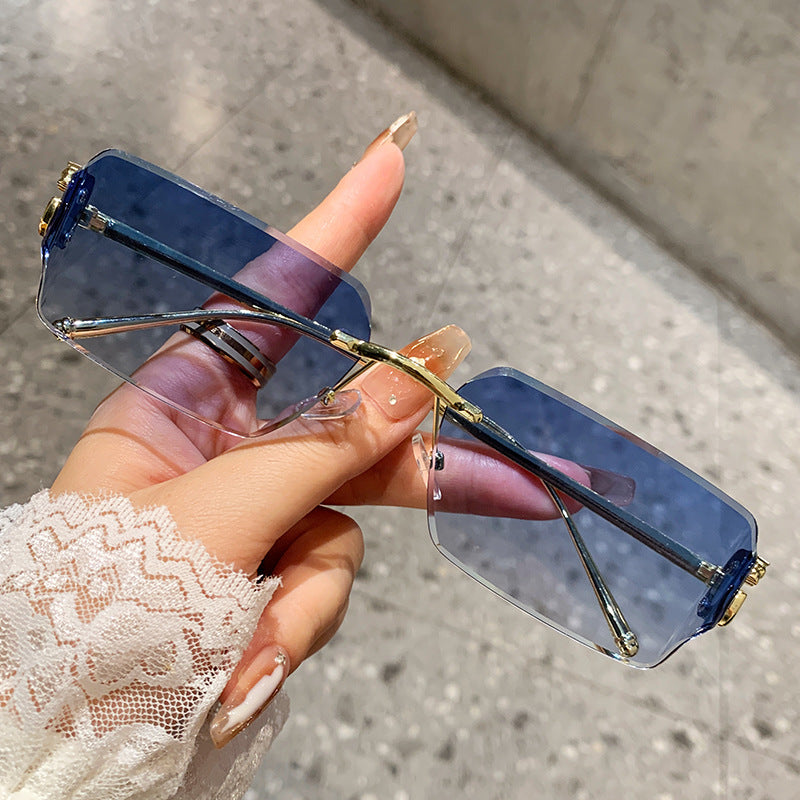 Dame elegant firkantet solbrille med stilfullt skjellmønster og UV-beskyttelse Skanto