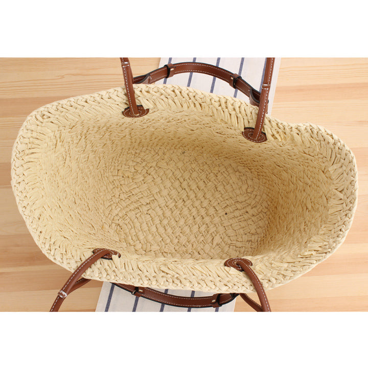 Beach bag made of handmade natural material with sturdy leather handle Skanto