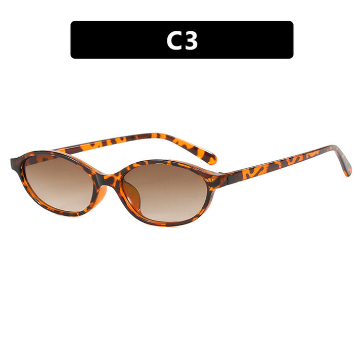 Dame moteriktig solbrille i elegant retro-design Skanto
