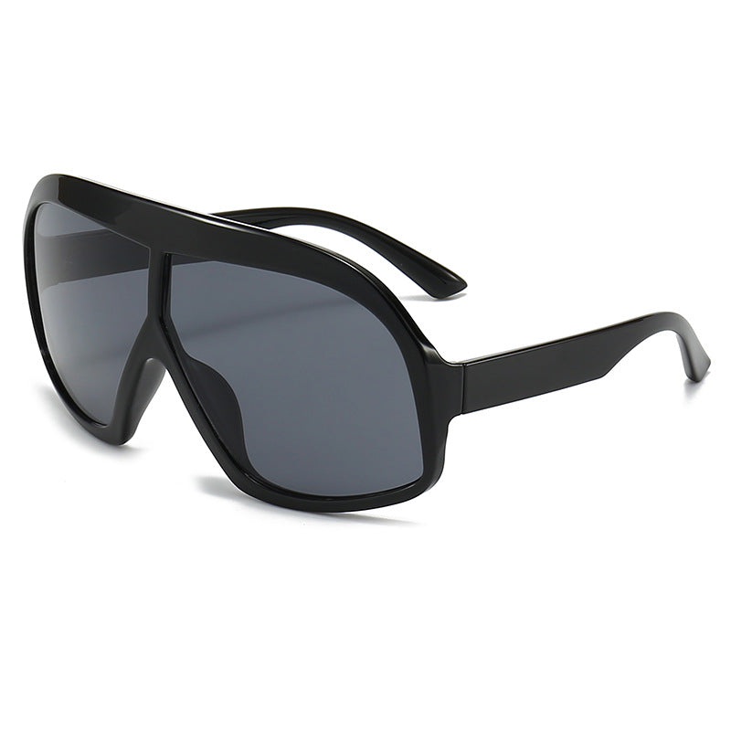 Damer Sports solbriller med bred ramme og polarisert glass Skanto