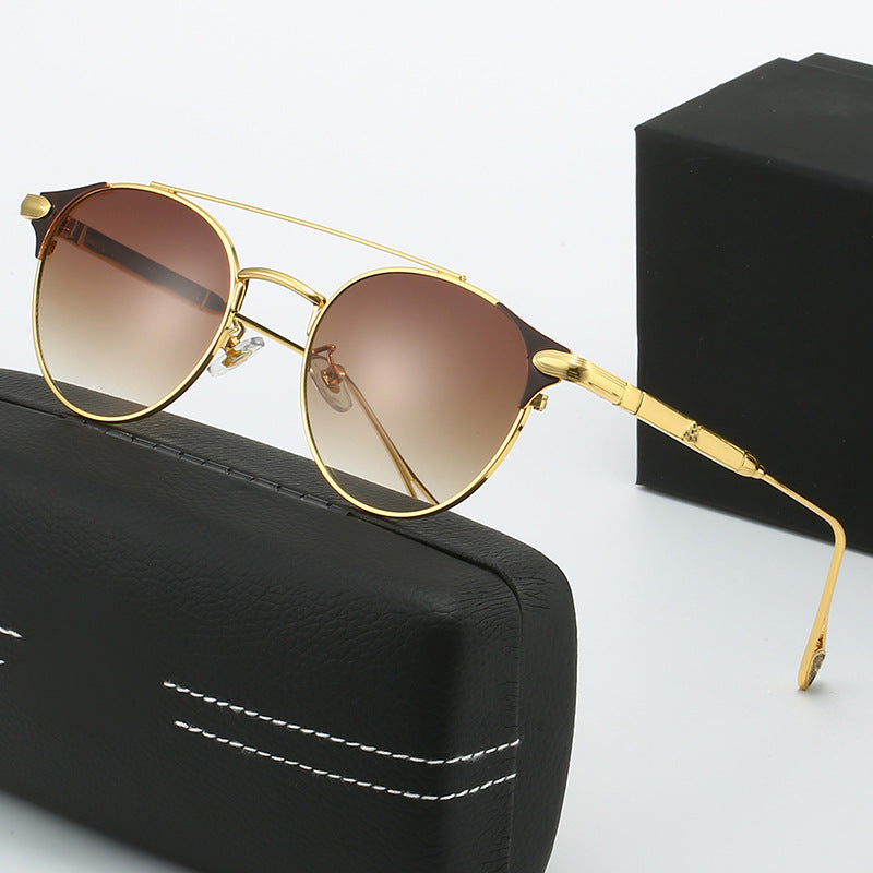 Dame rund Vintage-solbrille med høykvalitets metallramme og robust design Skanto