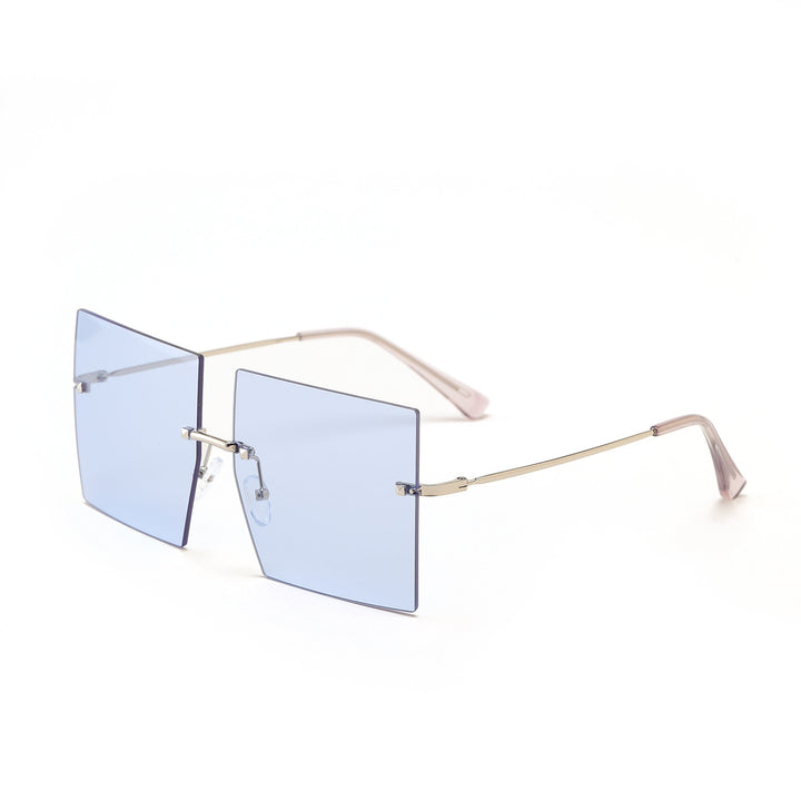 Dame moteriktig kvadratisk solbrille med brede glass og filigran metallramme Skanto