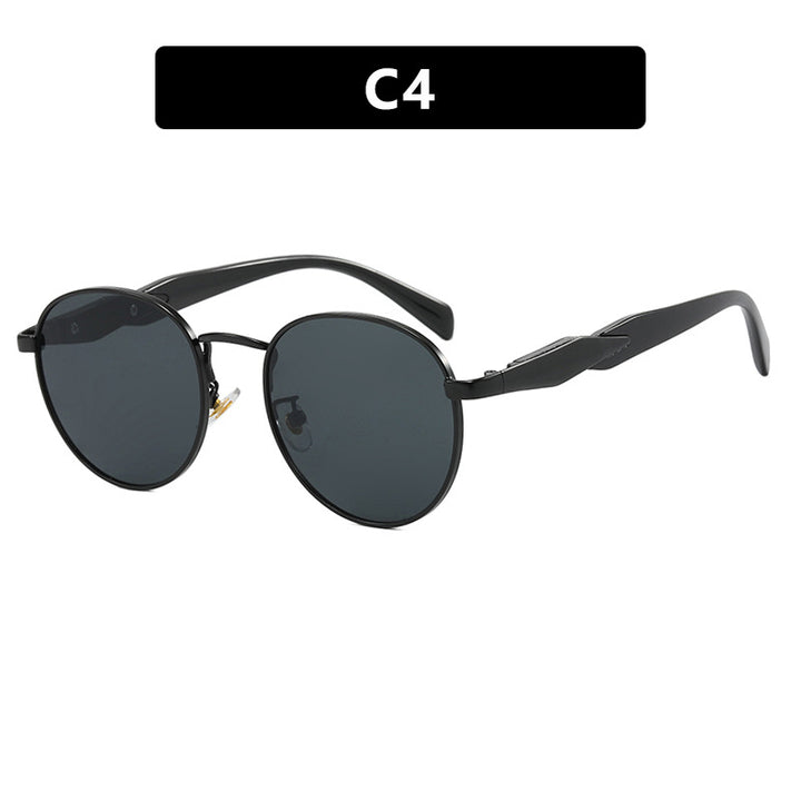 Dame rund solbrille med elegant, gyllen ramme og UV-beskyttelse Skanto