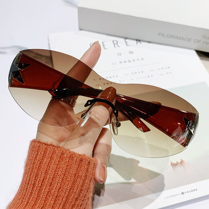Dame moteriktig solbrille med kunstnerisk stjerneakcent Skanto