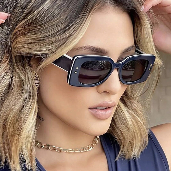 Dame eksklusiv firkantet solbrille med stilige detaljer Skanto