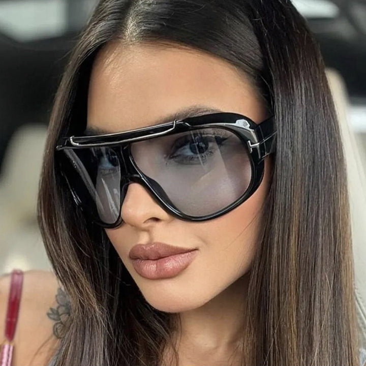 Dame Oversized-solbriller i moderne, transparent design Skanto