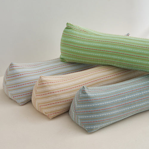 Ergonomisk nakkestøtte med stilfullt stripe mønster Skanto