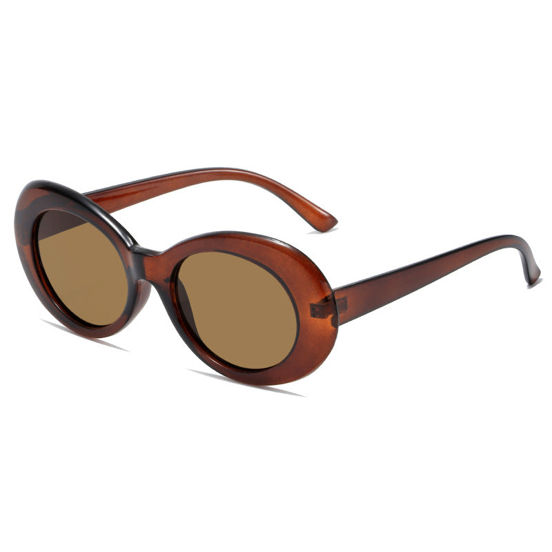 Dame retro-inspirerte solbriller med en elegant, oval ramme Skanto