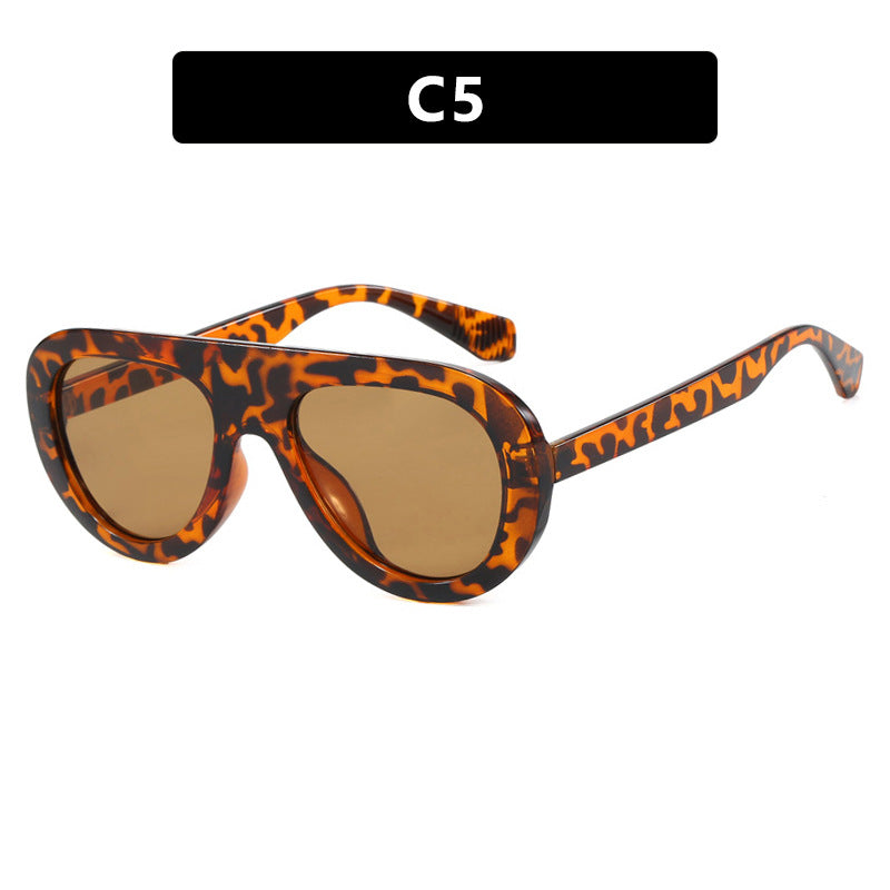 Dame moteriktig oversized solbrille med beskyttende UV-filter og komfortabel ramme Skanto