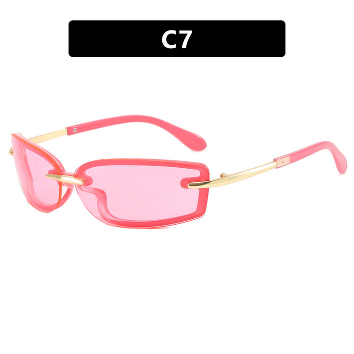 Dame trendy solbrille med moderne design og UV-beskyttelse Skanto