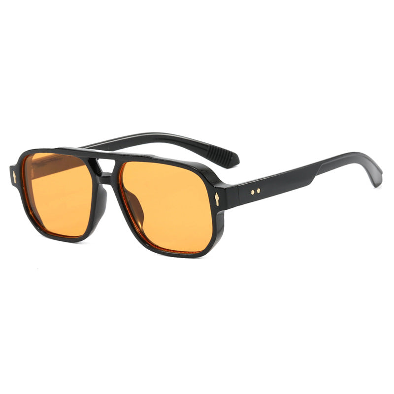 Dame moterik kvadratisk solbrille med luksuriøse detaljer Skanto