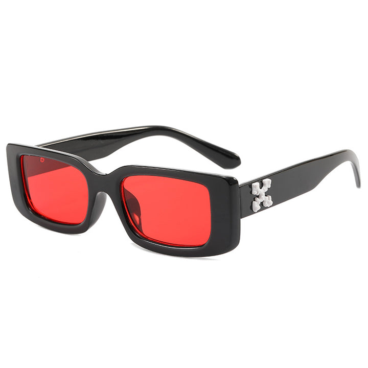 Dame Motek Solbrille med markant design Skanto