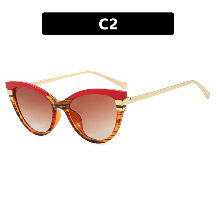 Dame Cat-Eye solbriller med elegant plastramme og gullaccentuer Skanto