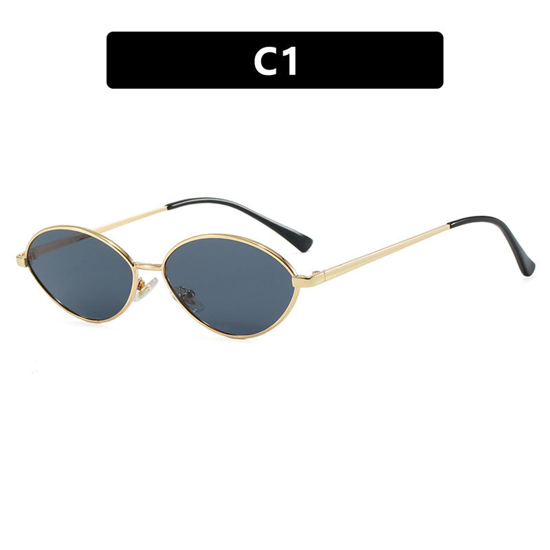 Dame moteriktig solbrille med ovalt design og polariserte linser Skanto