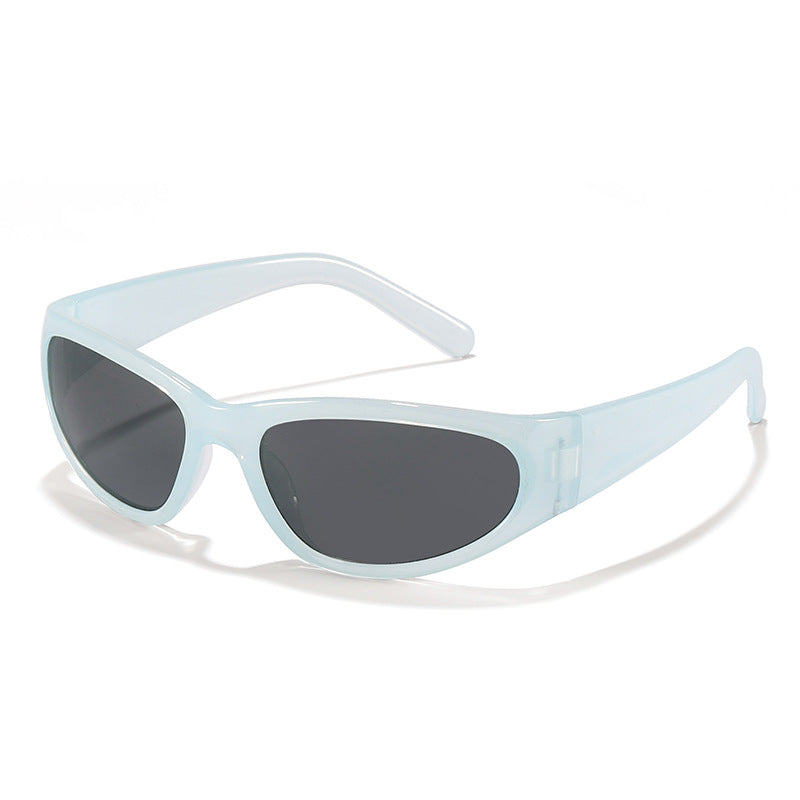 Dame moteriktig solbrille i futuristisk stil Skanto