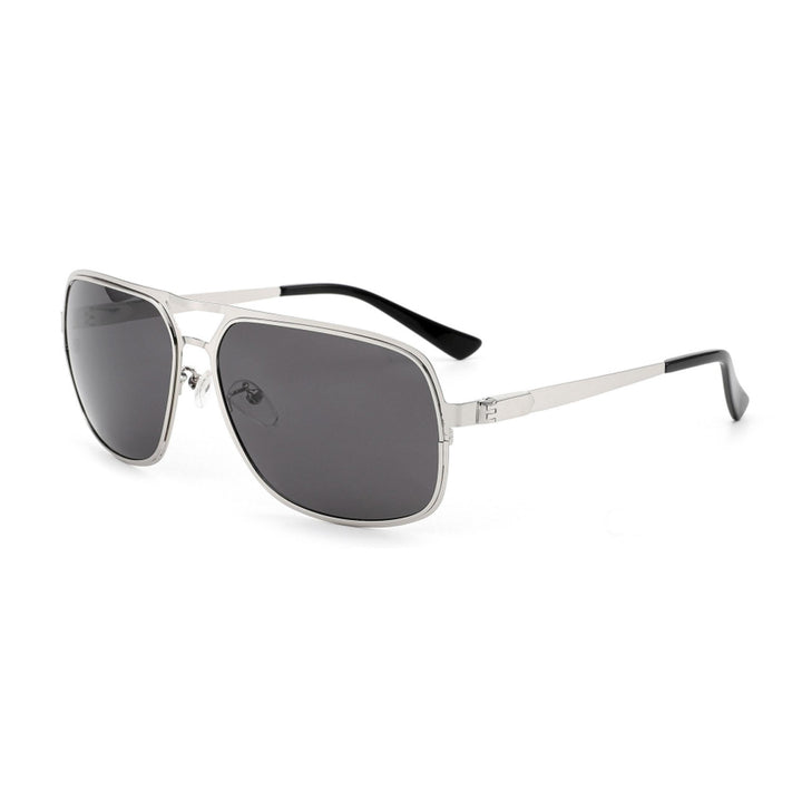 Dame stor solbrille i moderne design med robust ramme Skanto