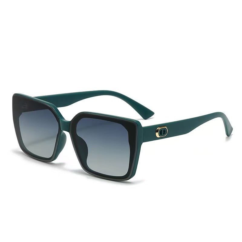Damer oversized solbriller med robust ramme og diskrete glass Skanto