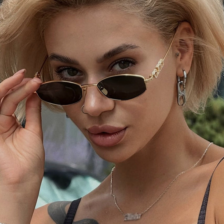 Dame moterik solbrille med elegant rustfritt stålramme og UV-beskyttelse Skanto