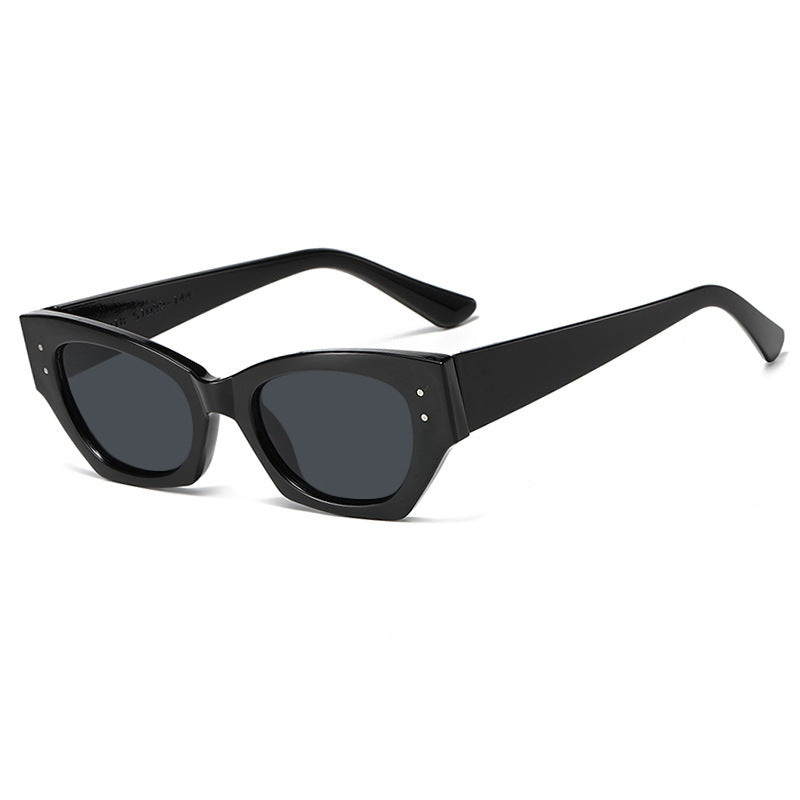 Damer trendy Cat-Eye solbriller med elegant plastinnfatning Skanto