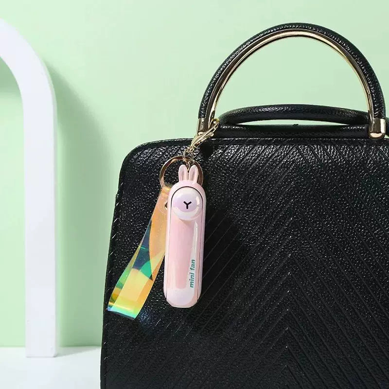 Unisex enhetsstørrelse oppladbar nøkkelring håndholdt mini-vifte med håndleddsstropp og ny art frosk charm Skanto