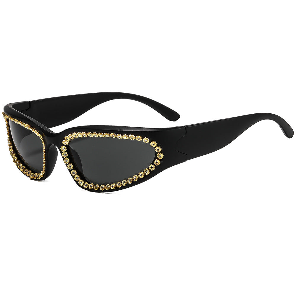 Damer moteriktig solbrille med glamorøs krystallramme Skanto