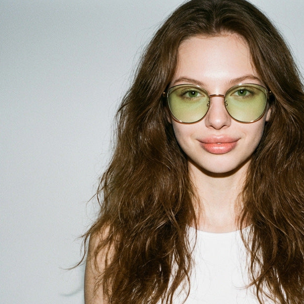 Dame geometrisk solbrille med smal metallramme Skanto