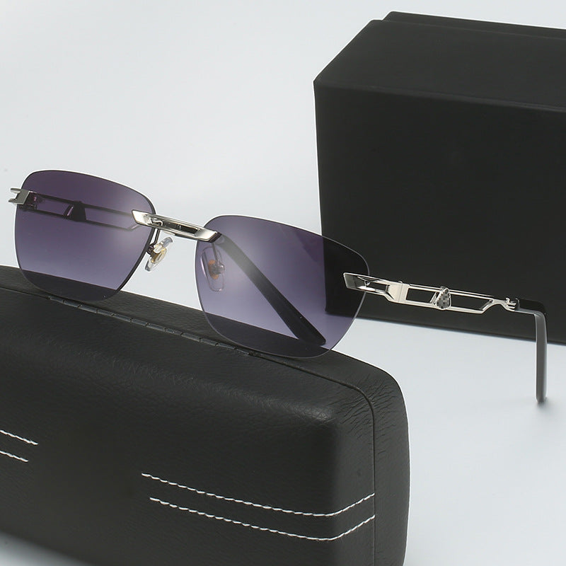 Dame Designer solbrille med elegant metallramme Skanto