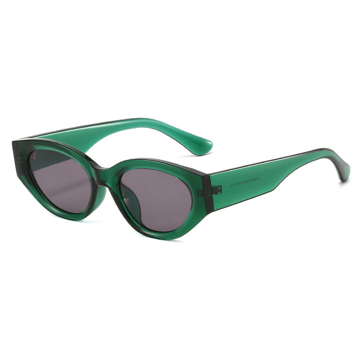 Dame Cat-Eye solbrille med moderne, transparent ramme og UV-beskyttelse Skanto