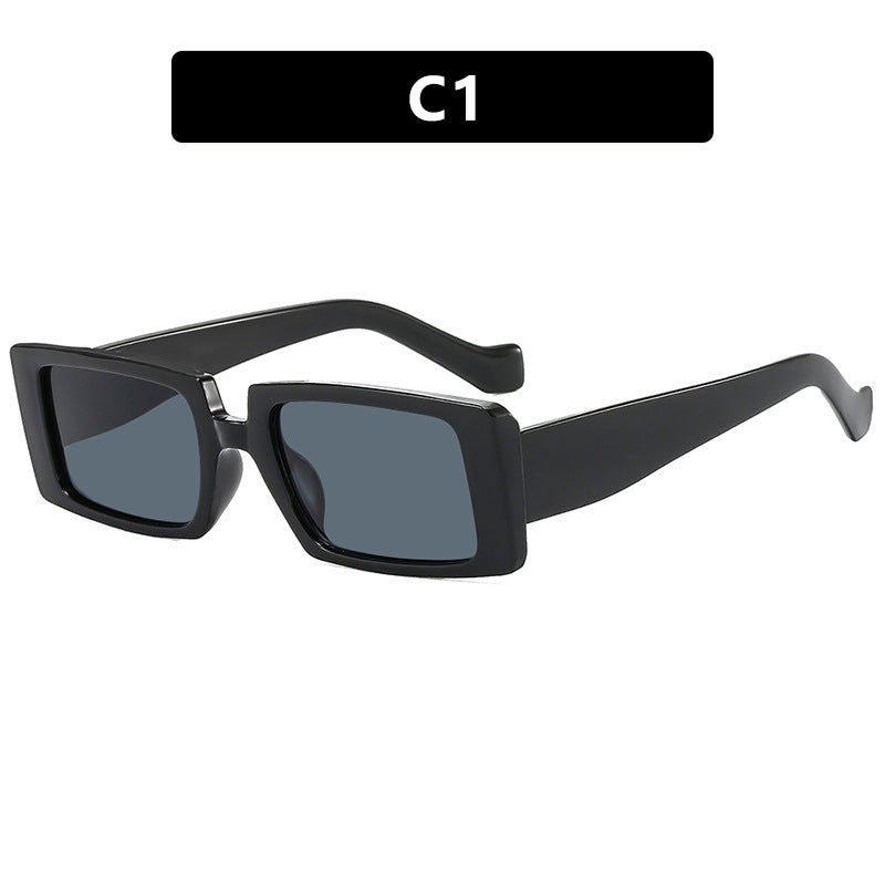Dame moteriktig solbrille i attraktiv geometrisk design Skanto