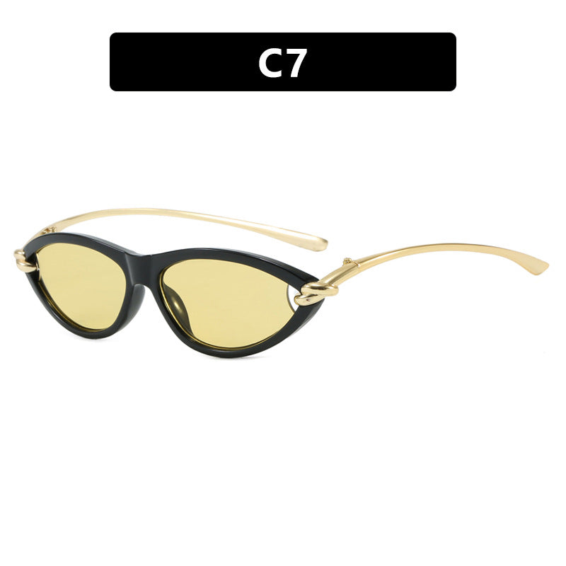 Damen Cat-Eye solbriller med elegant metallramme og beskyttende UV-filter Skanto