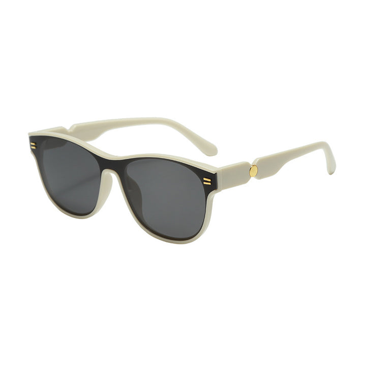 Dame moteriktig solbrille med unik ramme Skanto