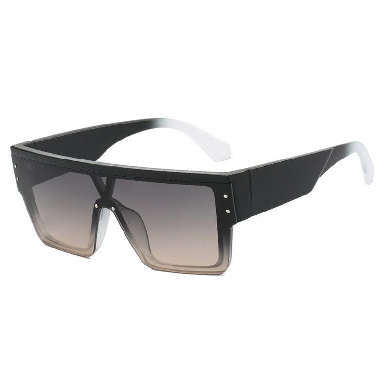 Dame moteriktige solbriller med oversized design og beskyttende UV-filter Skanto