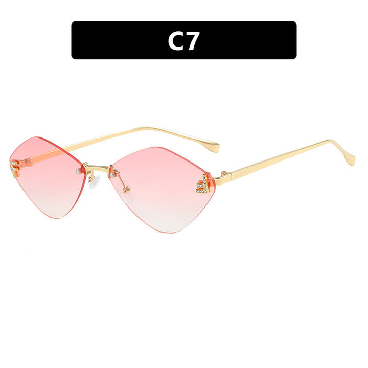 Dame geometrisk solbrille i ekstravagant design med gradiertede glass Skanto