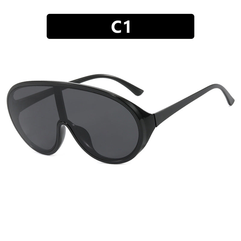 Dame futuristisk solbrille med store glass og ergonomisk ramme Skanto