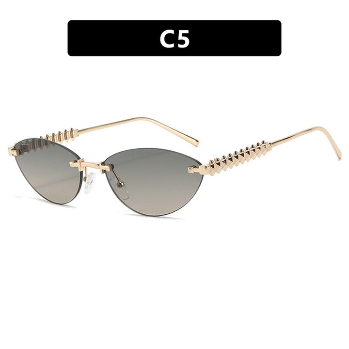 Dame solbrille i moderne, geometrisk design med stilfull metallramme og UV-beskyttelse Skanto